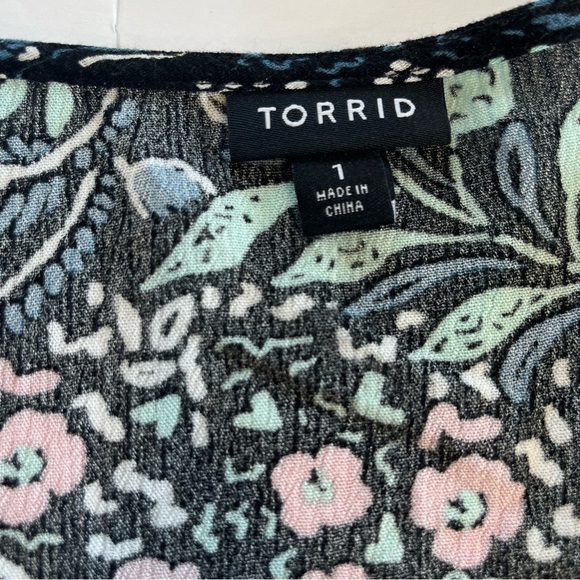 Floral V-Neck Women's Top - Black and Blue - Picture 13 of 13